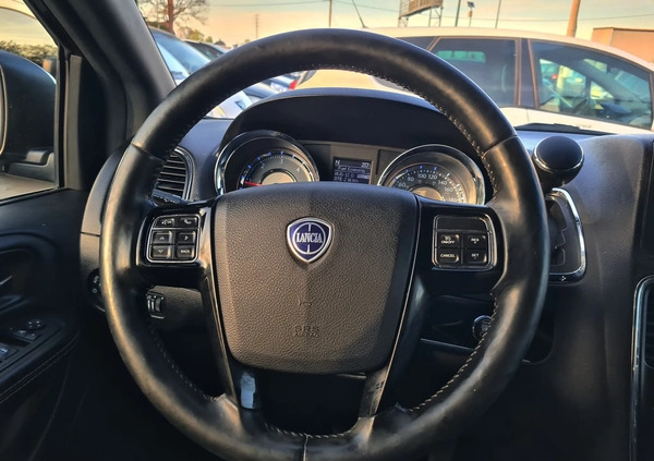 Lancia Voyager cena 61999 przebieg: 200473, rok produkcji 2014 z Miłakowo małe 781